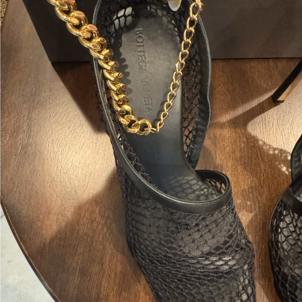 Bottega Veneta Black Mesh Heels with Gold Chain - Picture 7 of 9